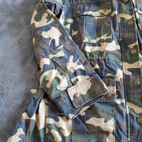 Gap Camo Jacket - Picture 3 of 4